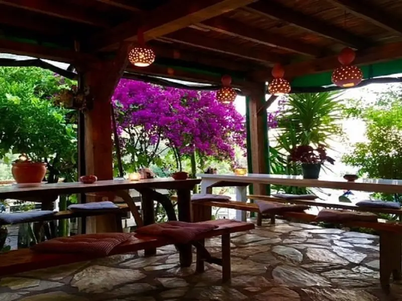 Turan Hill Lounge 22