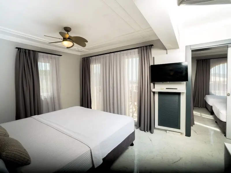 Art Suites Hotel 10