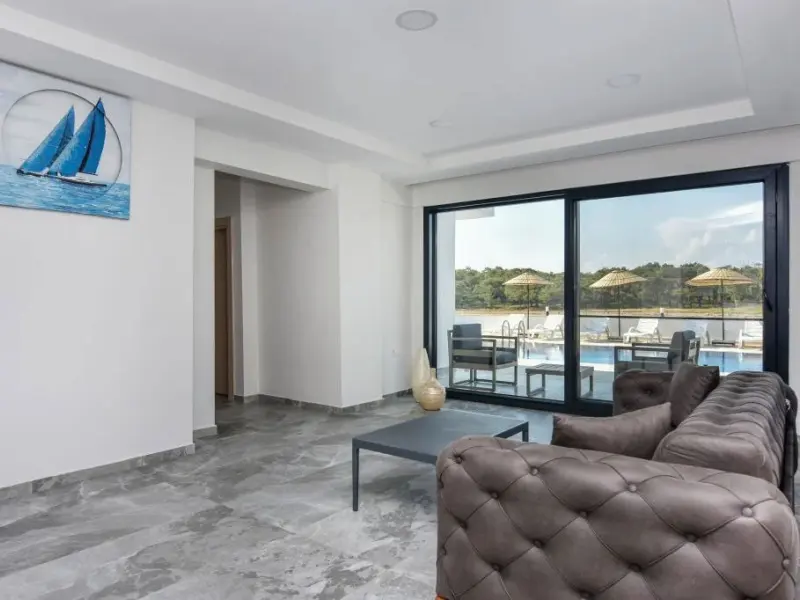 Ayvalık Beyaz Konak 18