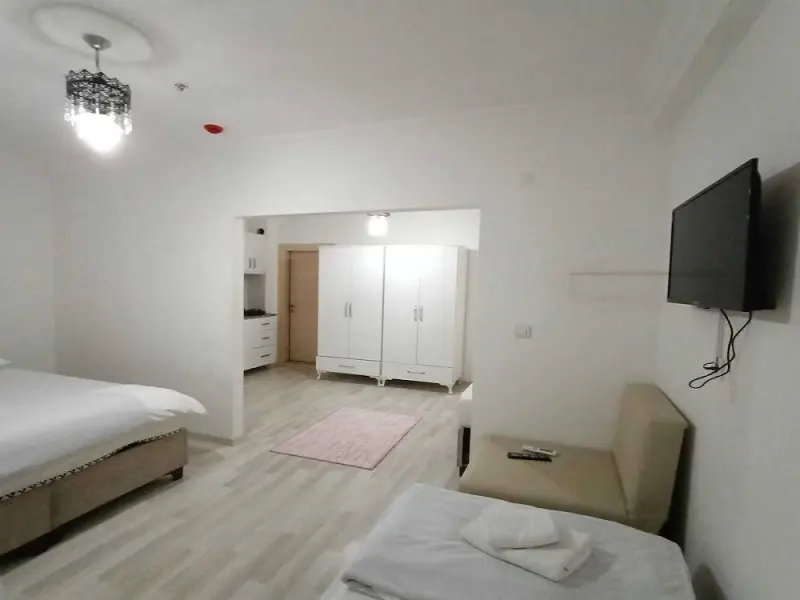 The Queens Suite Hotel 11