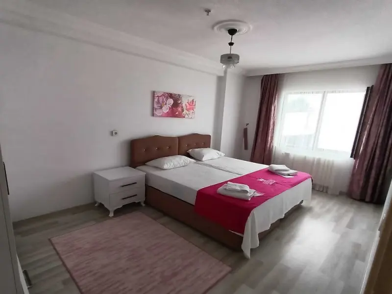 The Queens Suite Hotel 12