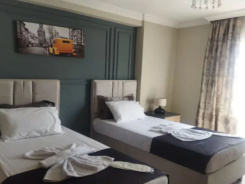 The Queens Suite Hotel 15