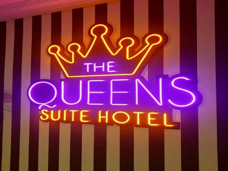 The Queens Suite Hotel 10
