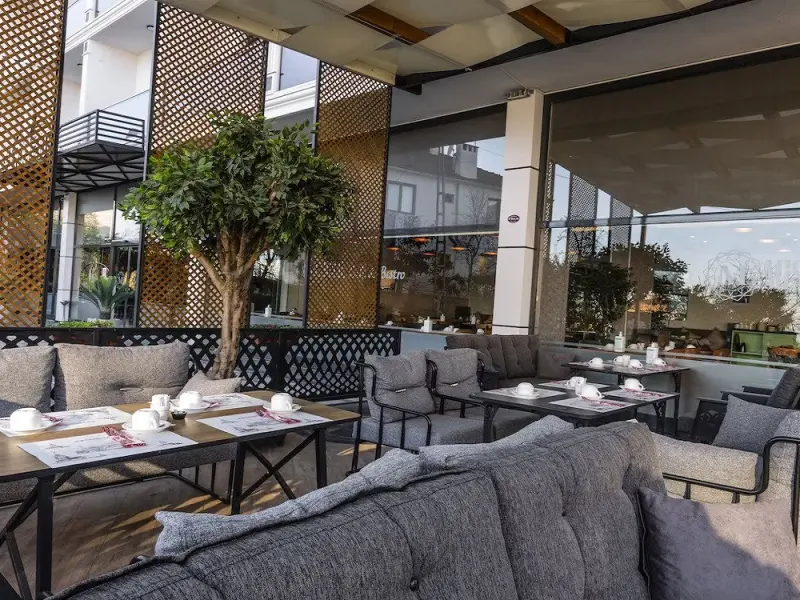 Misal Hotel 6