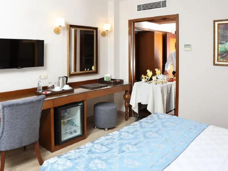 Golden Lake Hotel 12