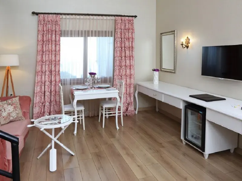 Golden Lake Hotel 14