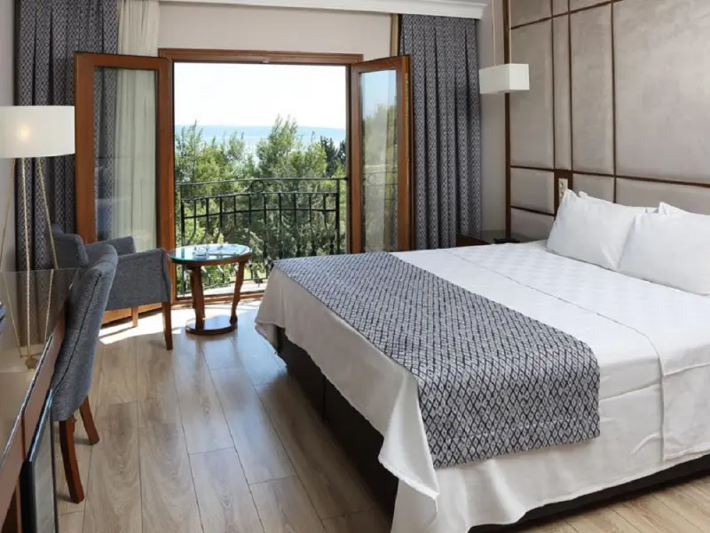 Golden Lake Hotel 8