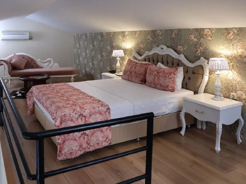 Golden Lake Hotel 9