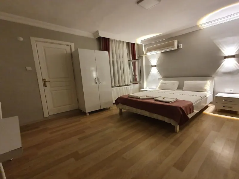 Gold in Hotel 9