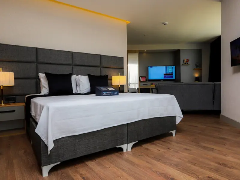 Brand Business Hotel 8