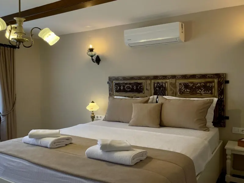 1870's Taş Konak Otel - Sanat Sokağı 8