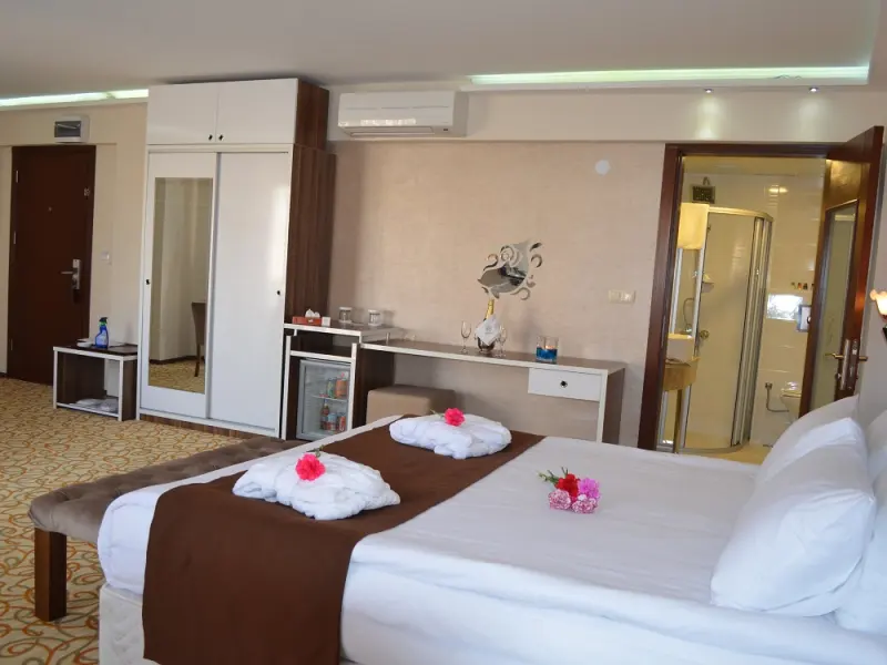 Perama Hotel 5