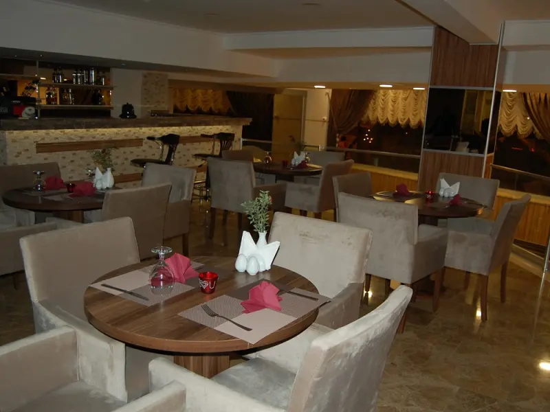 Perama Hotel 10