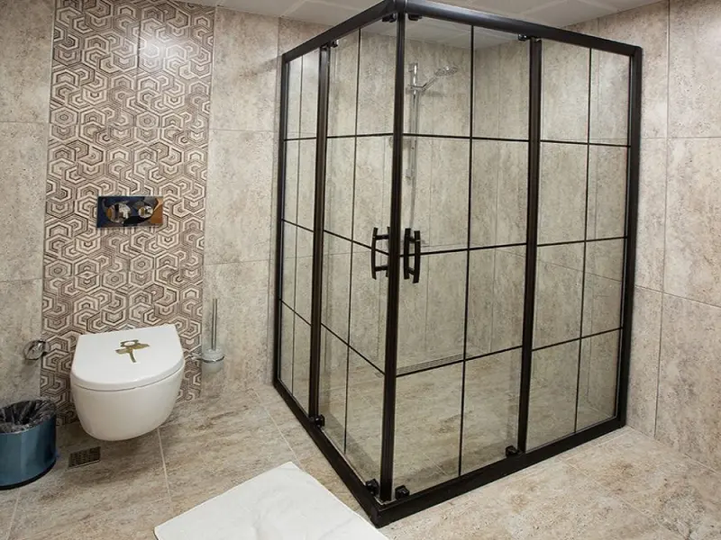 Grand White Hotel Batman 12