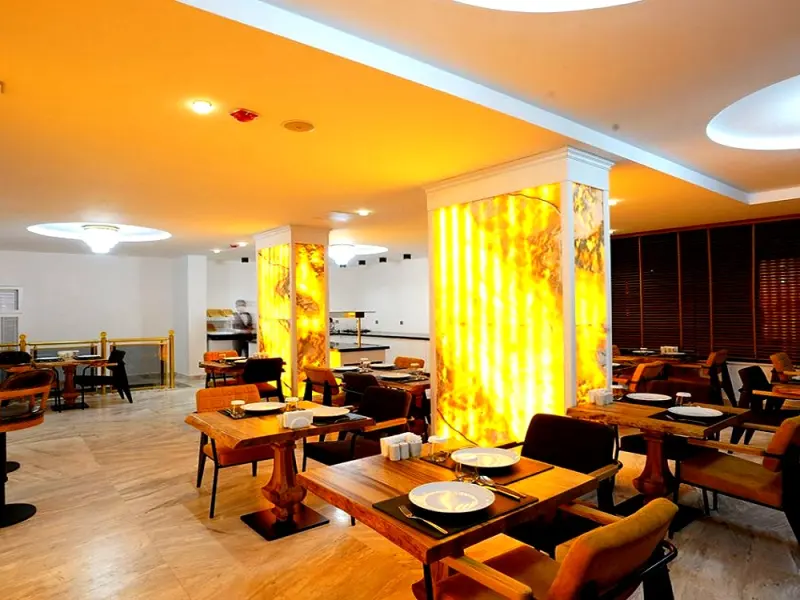 Grand White Hotel Batman 3