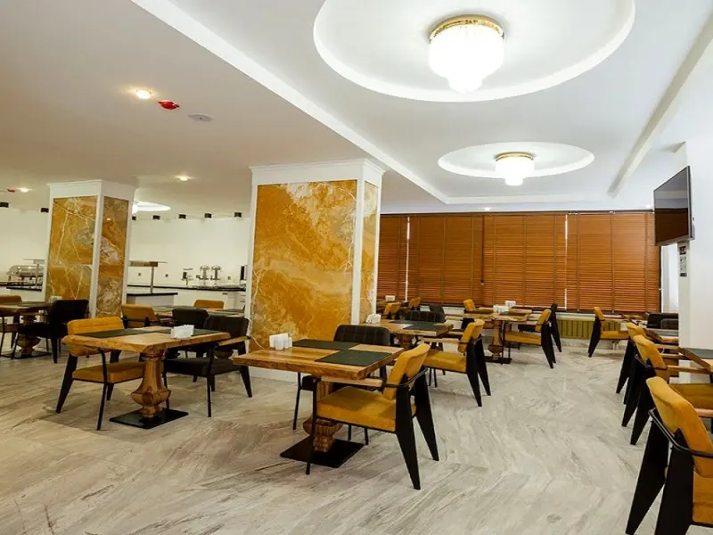 Grand White Hotel Batman 4