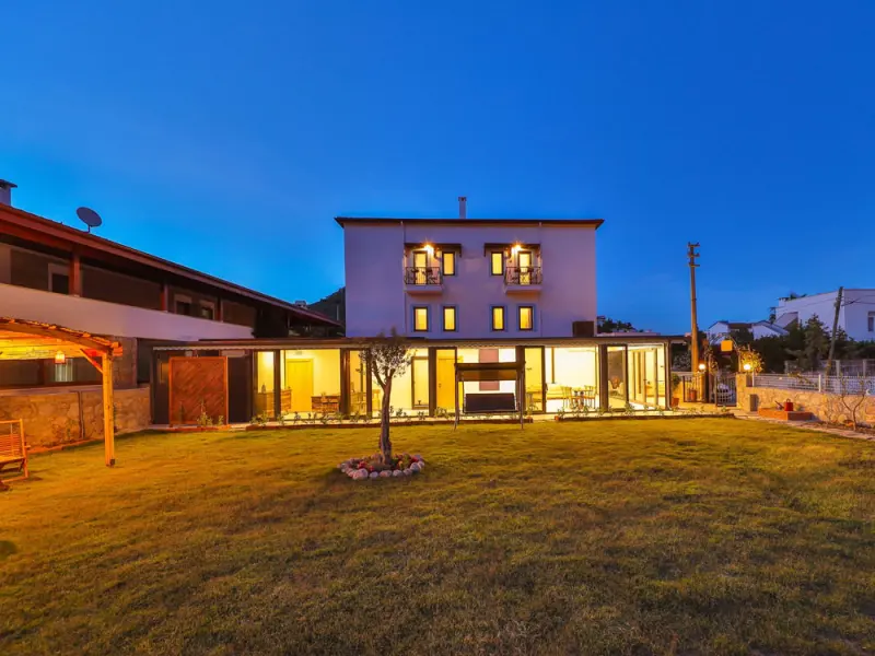 Thomas Suites 4