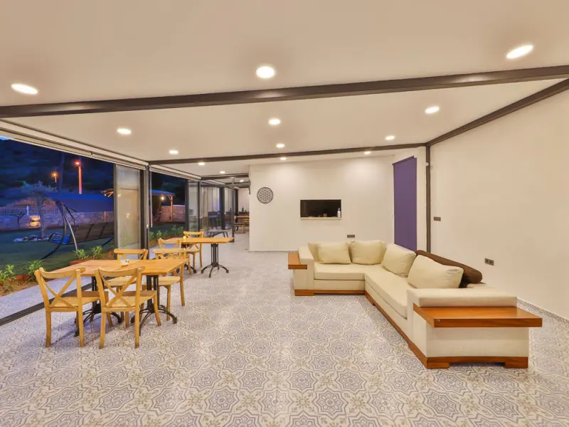 Thomas Suites 6