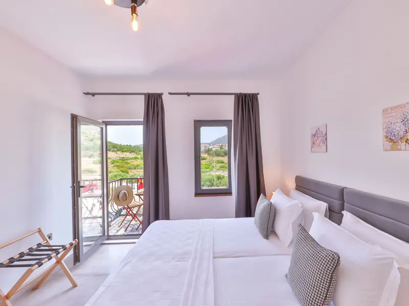 Thomas Suites 7