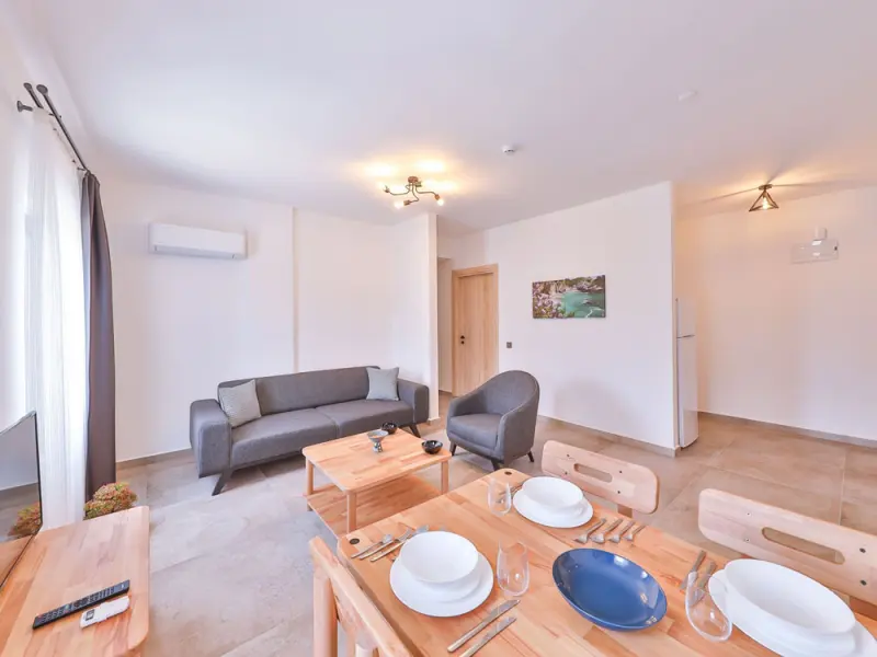 Thomas Suites 8
