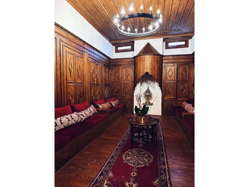 Four Mansions Hotel 16
