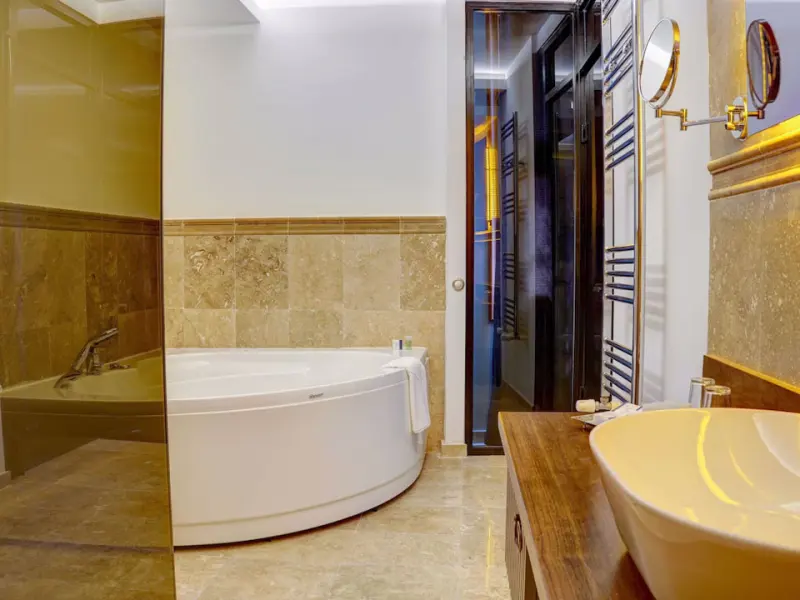Four Mansions Hotel 23