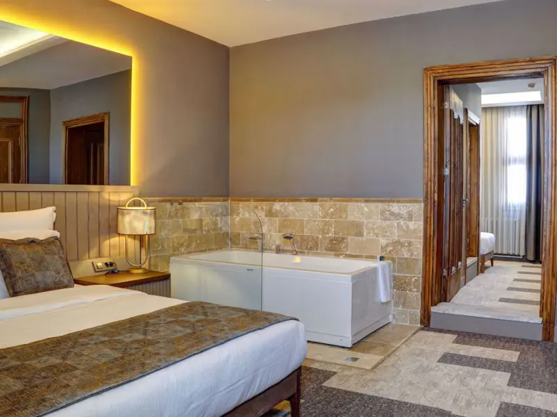 Four Mansions Hotel 25