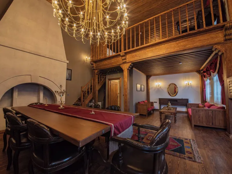 Four Mansions Hotel 7
