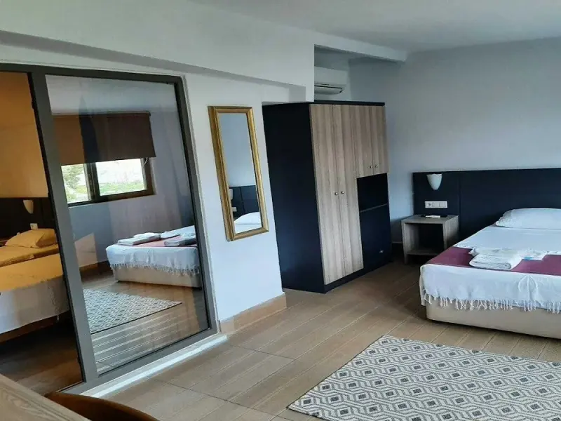 Laden Hotel 12