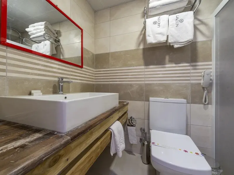 Laden Hotel 20