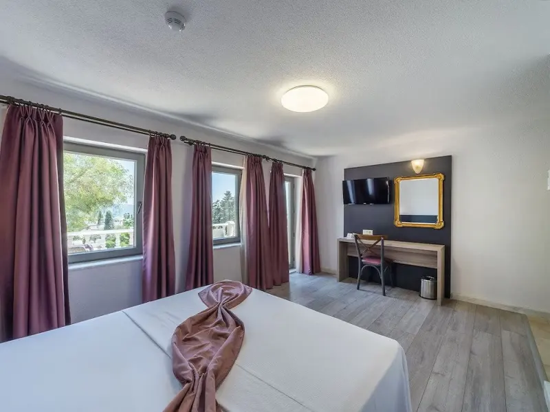 Laden Hotel 22