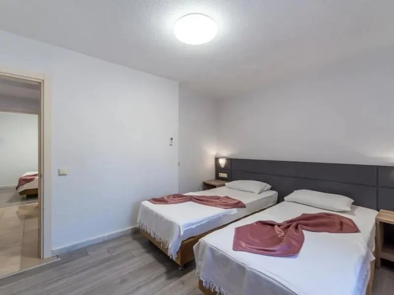 Laden Hotel 3