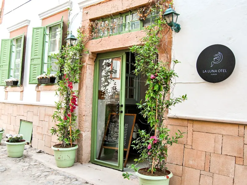 La Luna Otel Cunda 21