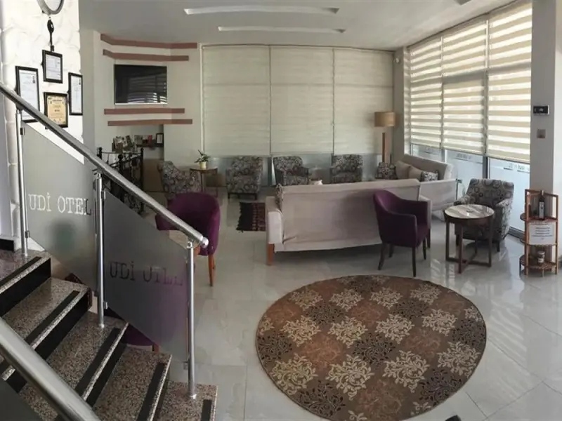 Udi Suit Hotel 8