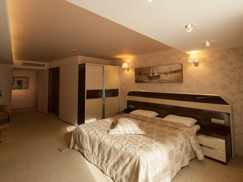 Armin Otel 15