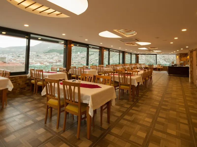 Armin Otel 16