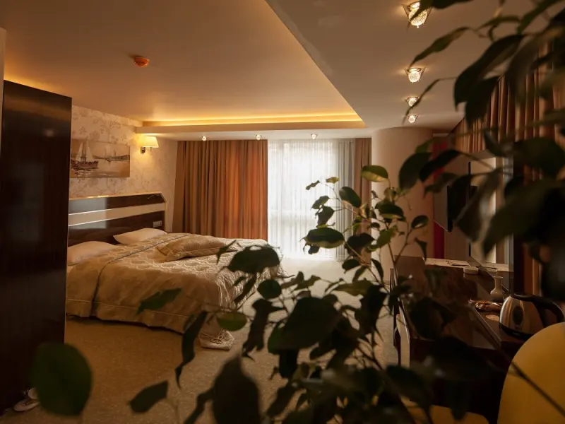 Armin Otel 18