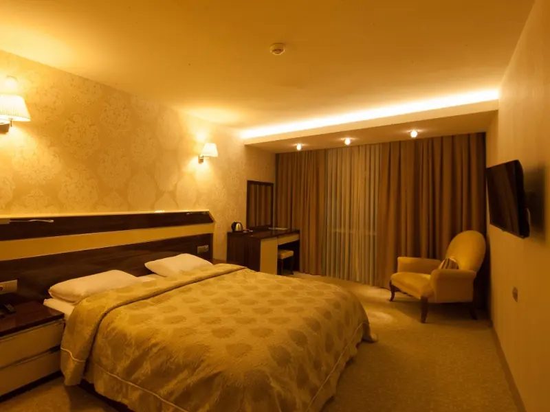 Armin Otel 19
