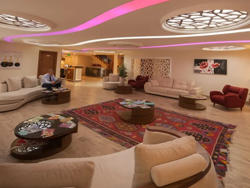 Armin Otel 2