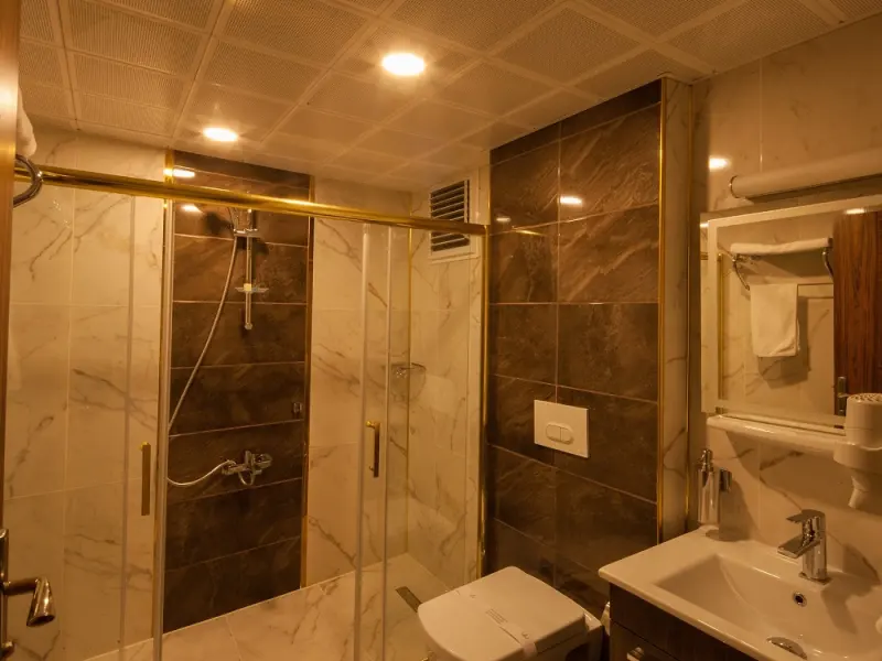 Armin Otel 7