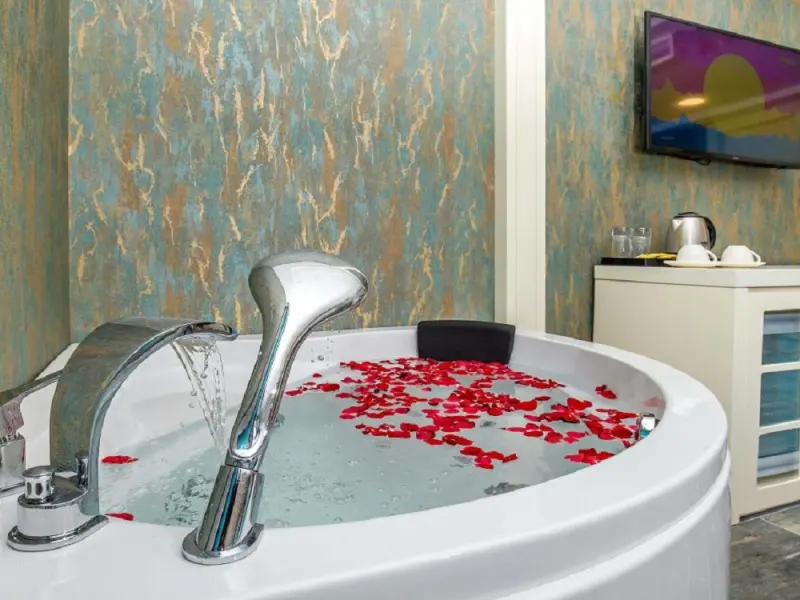The Lea Hotel 5