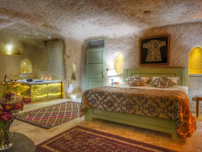 Taka Ev Cave House 12
