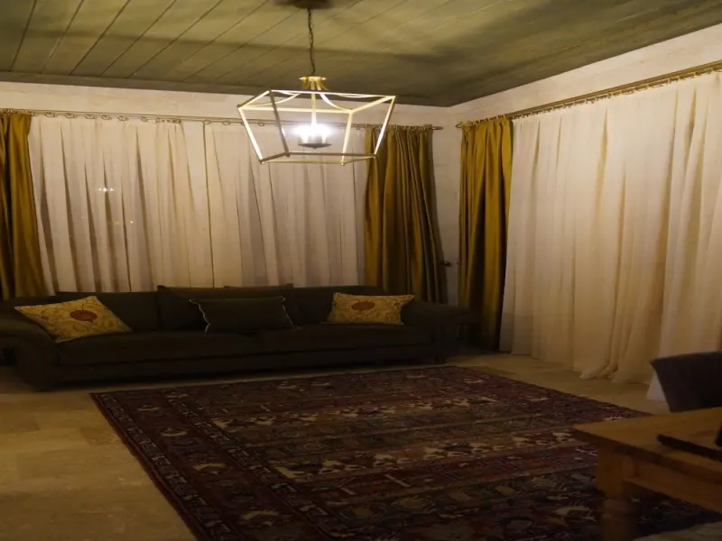 Evanthia Cave Suites 13