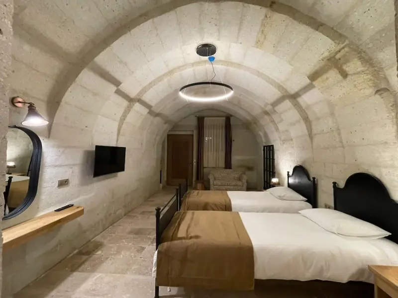 Evanthia Cave Suites 18