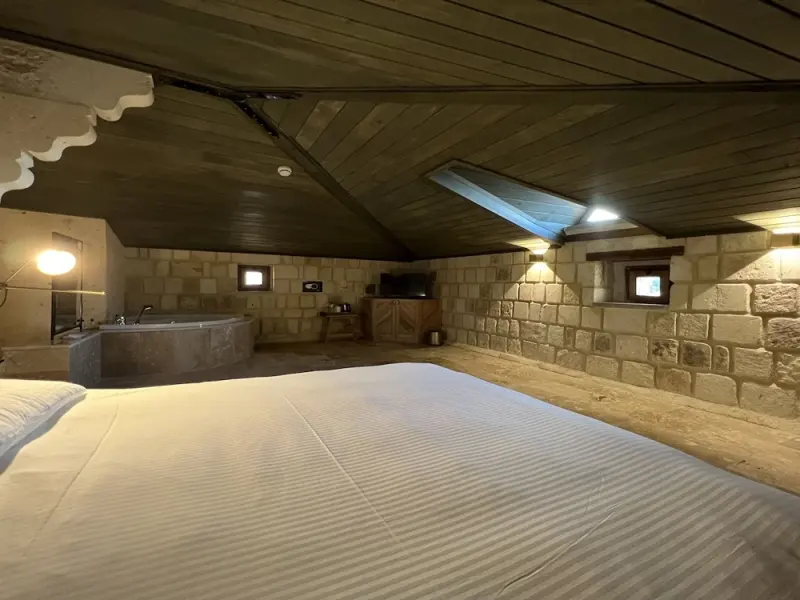 Evanthia Cave Suites 19