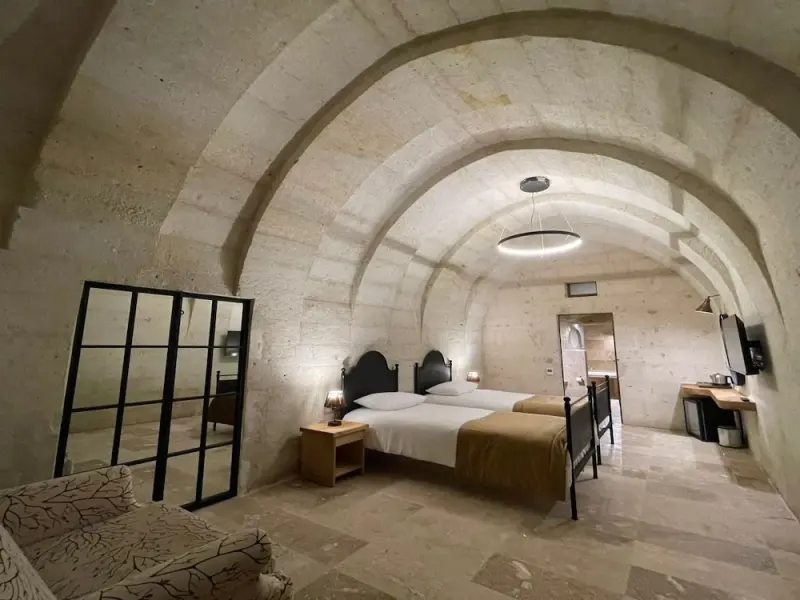 Evanthia Cave Suites 4