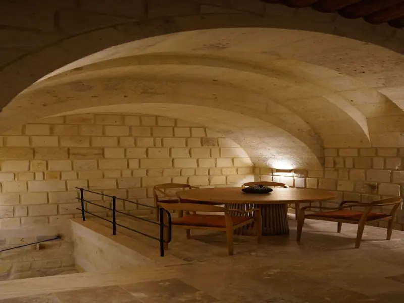 Evanthia Cave Suites 7