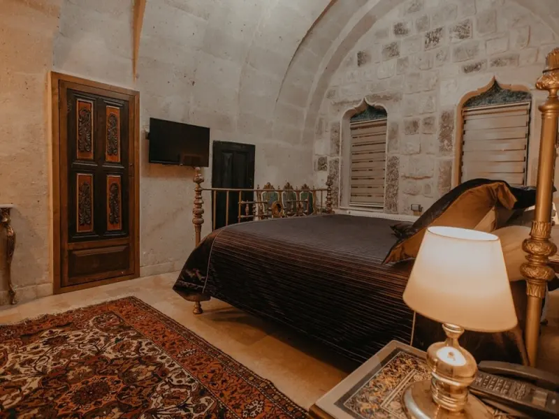 Serenus Cave Suites 37