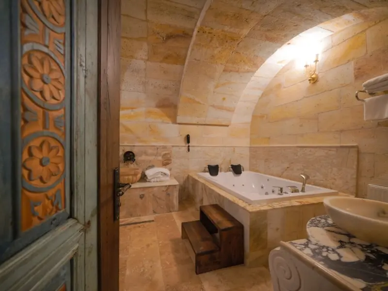 Serenus Cave Suites 4