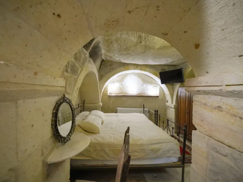 Serenus Cave Suites 7
